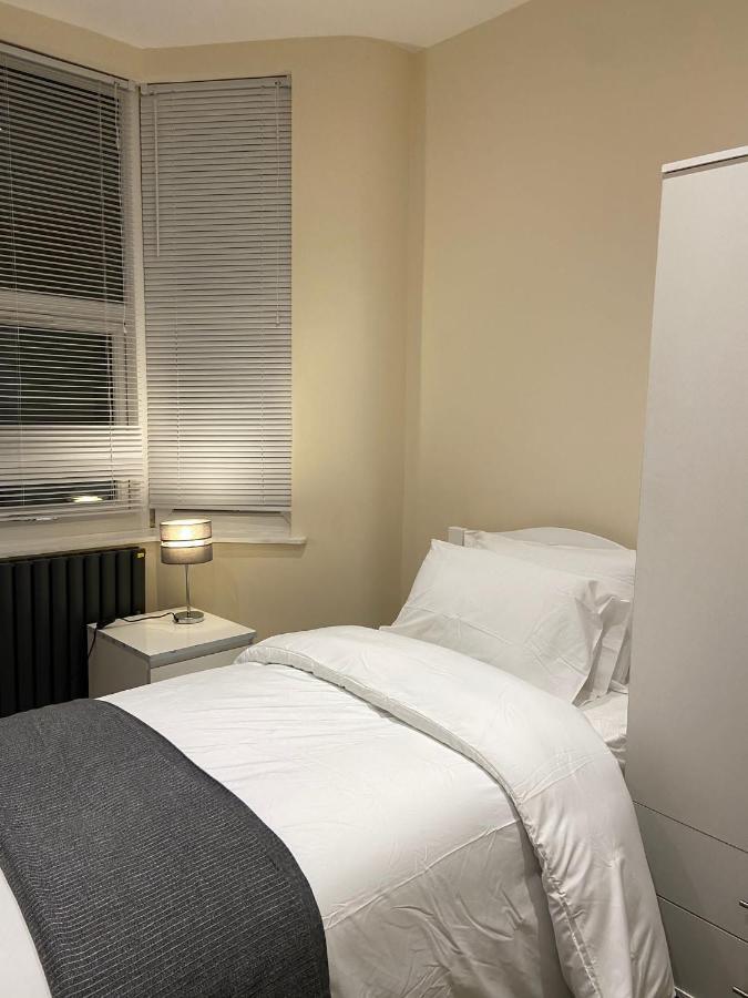 Beautiful Rooms Only Few Steps Away From Bruce Grove Tottenham Stadium ロンドン エクステリア 写真